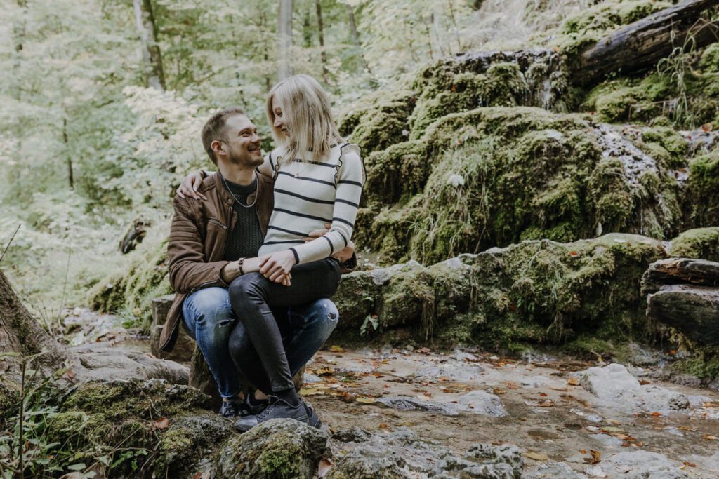 Paar Shooting bei Bad Urach am Uracher Wasserfall und der Natur Umgebung