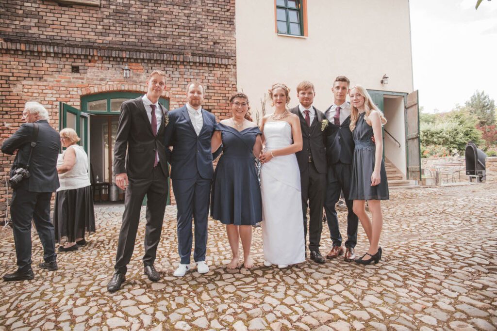 Freie Trauung im Gutshof zum Roten Löwen in Predel und After Wedding Bilder in Ludwigsburg im Barockschloss - Die Hochzeit von Lilli & Micha