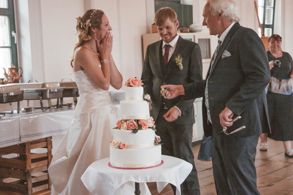 Freie Trauung im Gutshof zum Roten Löwen in Predel und After Wedding Bilder in Ludwigsburg im Barockschloss - Die Hochzeit von Lilli & Micha