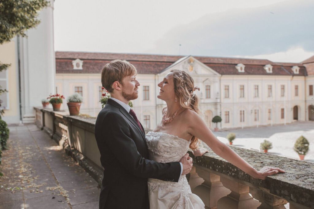 Freie Trauung im Gutshof zum Roten Löwen in Predel und After Wedding Bilder in Ludwigsburg im Barockschloss - Die Hochzeit von Lilli & Micha