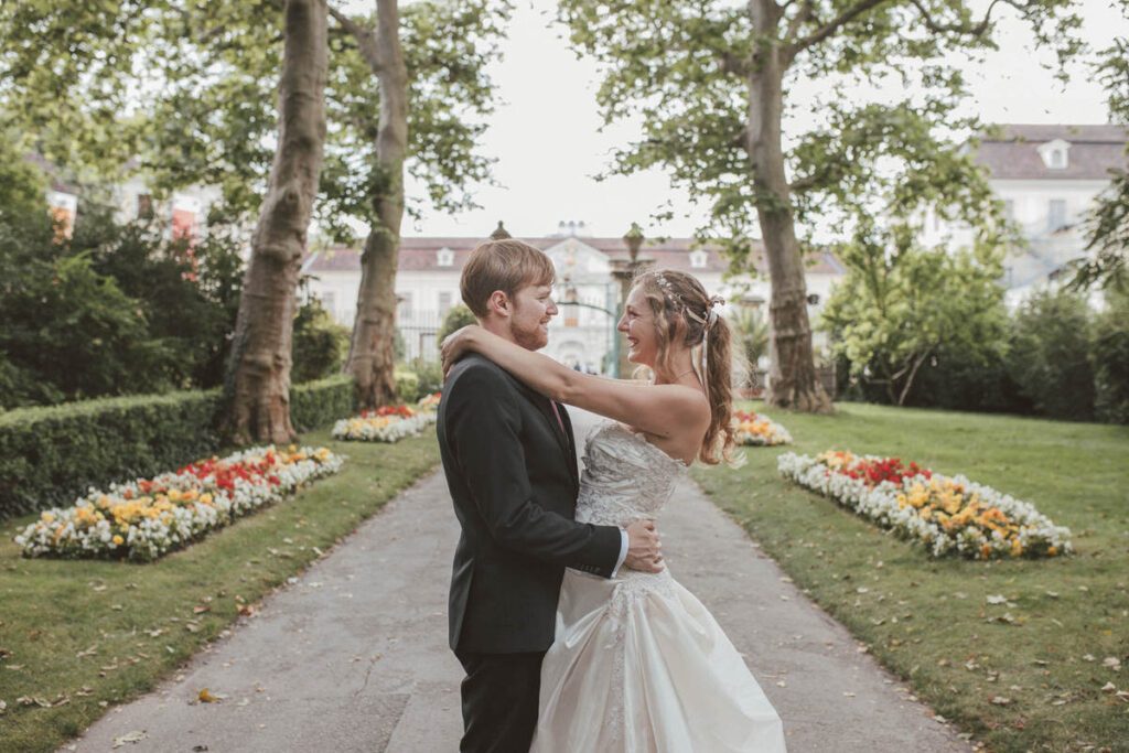 Freie Trauung im Gutshof zum Roten Löwen in Predel und After Wedding Bilder in Ludwigsburg im Barockschloss - Die Hochzeit von Lilli & Micha