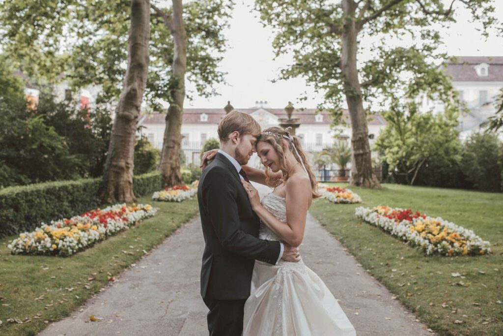 Freie Trauung im Gutshof zum Roten Löwen in Predel und After Wedding Bilder in Ludwigsburg im Barockschloss - Die Hochzeit von Lilli & Micha