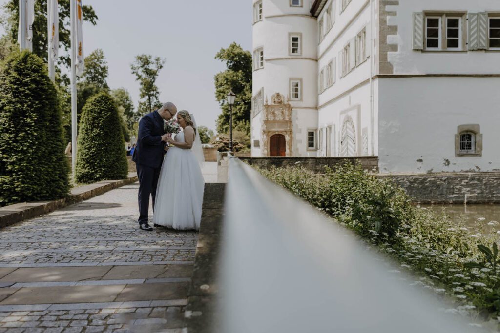 hochzeitsfotograf Bad Rappenau und Brautpaar Bilder am Wasserschloss