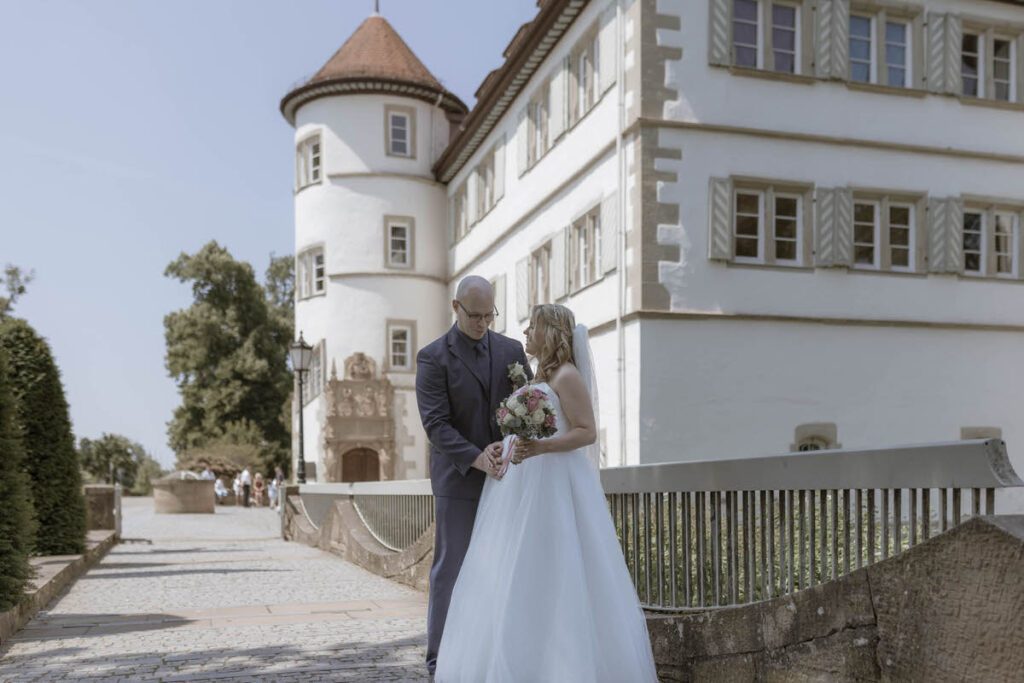 hochzeitsfotograf Bad Rappenau und Brautpaar Bilder am Wasserschloss