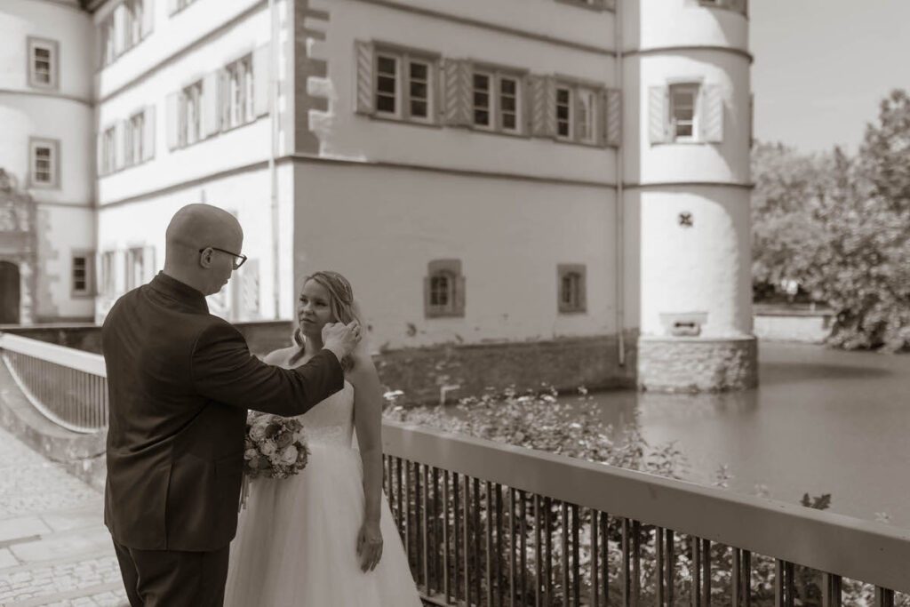 hochzeitsfotograf Bad Rappenau und Brautpaar Bilder am Wasserschloss