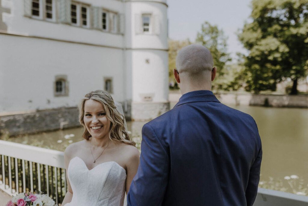 hochzeitsfotograf Bad Rappenau und Brautpaar Bilder am Wasserschlosshochzeitsfotograf Bad Rappenau und Brautpaar Bilder am Wasserschloss