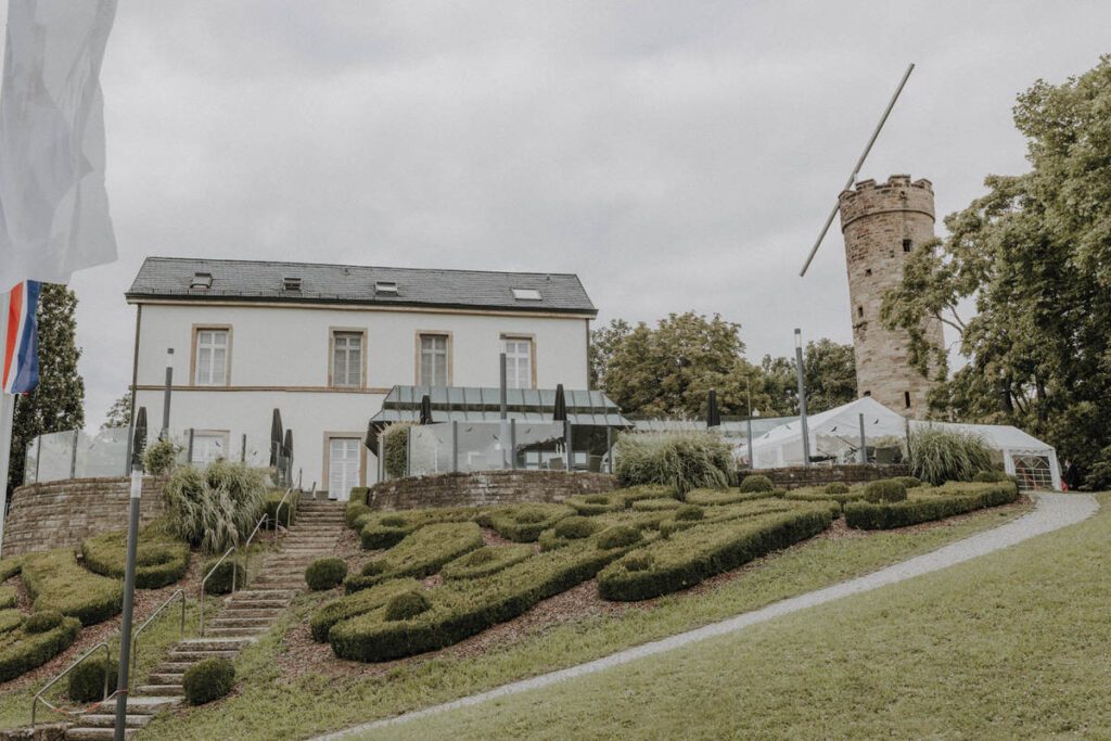 Standesamtliche Trauung im Schießhaus Heilbronn und Brautpaar Bilder am Wartberg