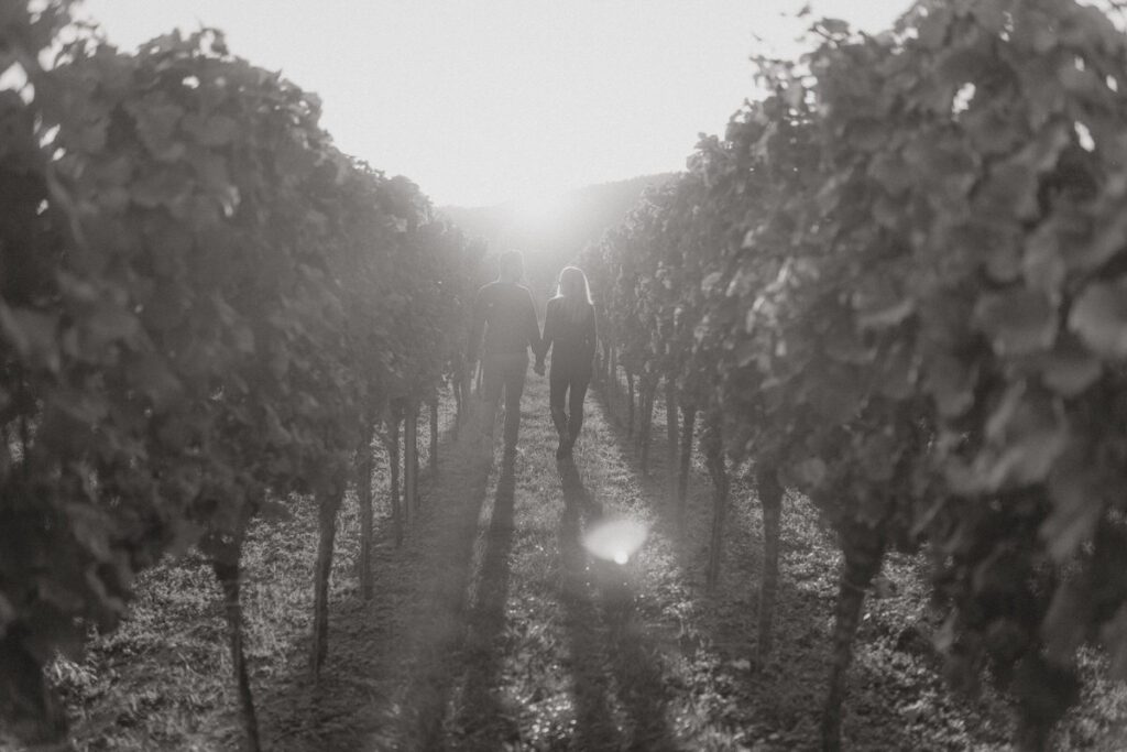 Verträumtes Paar Fotoshooting in der Pfalz bei Bad Dürkheim in der Klosterruine Limburg und am Römischen Weingut