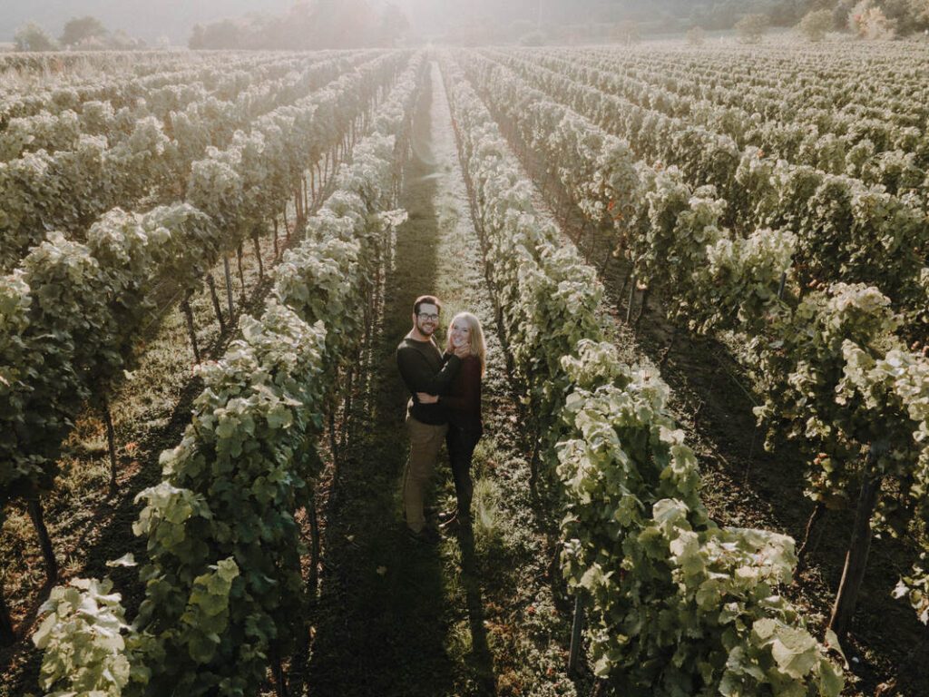 Verträumtes Paar Fotoshooting in der Pfalz bei Bad Dürkheim in der Klosterruine Limburg und am Römischen Weingut