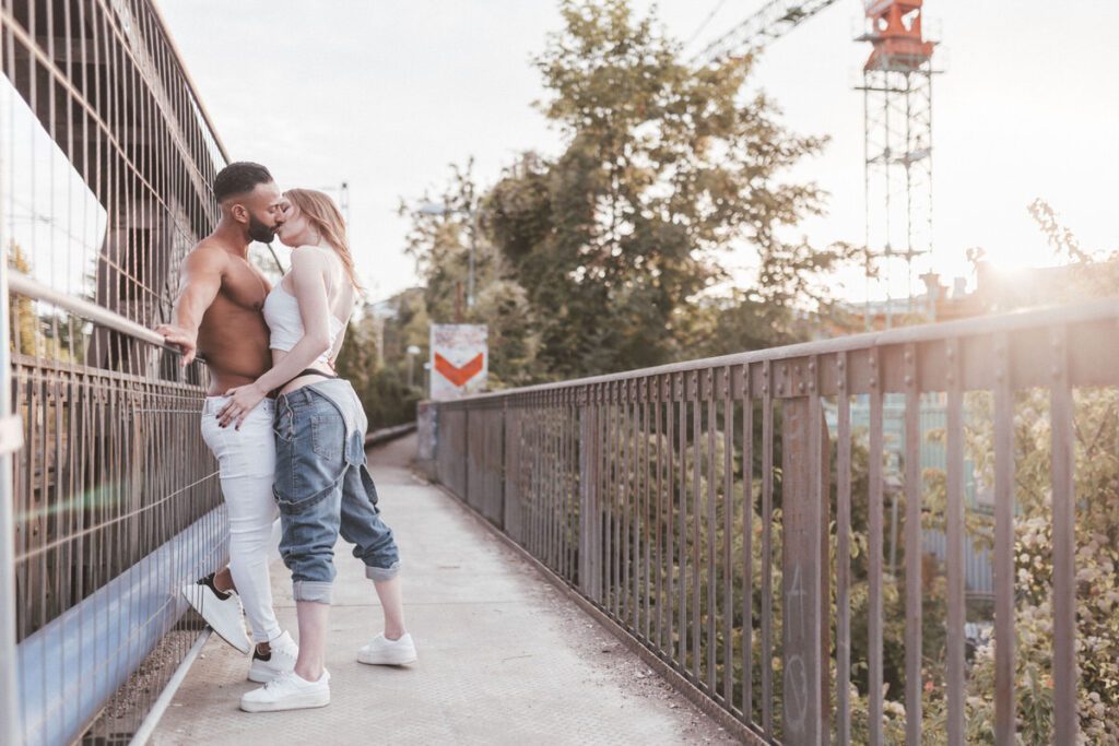 Das etwas andere Street/Urban Pärchen Fotoshooting auf dem Gelände der Wagenhallen in Stuttgart